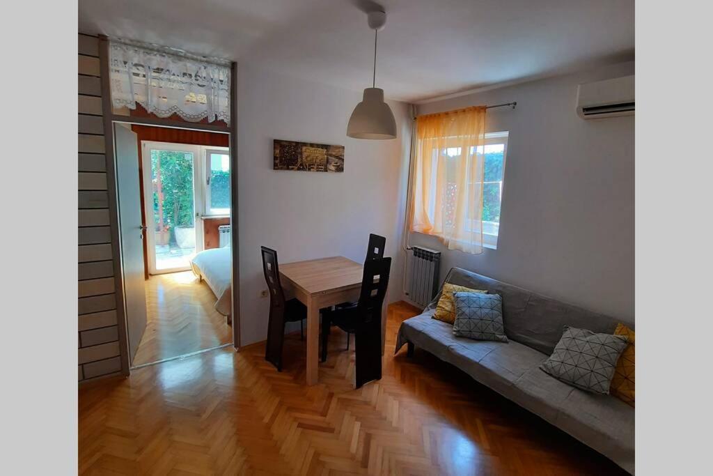 Cozy Apartment Alma, Two Steps From The Sea Medulin Exterior foto